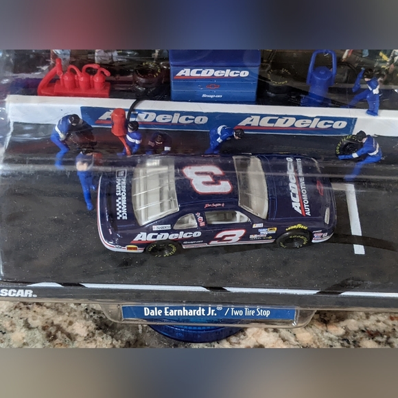 NIB 1999 NASCAR Winners Circle Pit Row Dale Earnhardt Jr. Two Tire Stop - Picture 2 of 7
